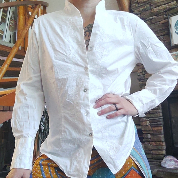 Final Sale - White embroidered button down cotton with stretch - Picture 8 of 9